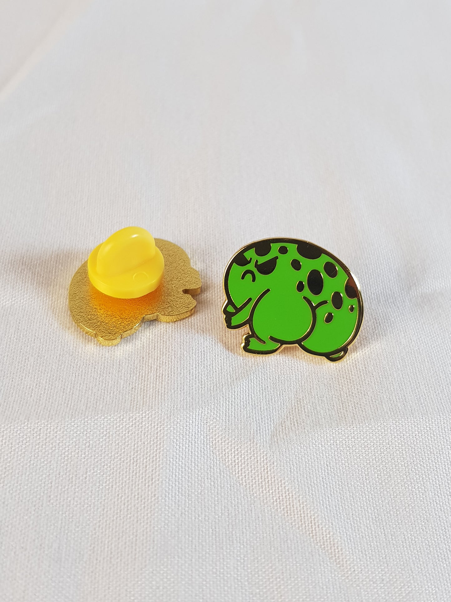 'Froggy Bum' Gold Enamel Pin